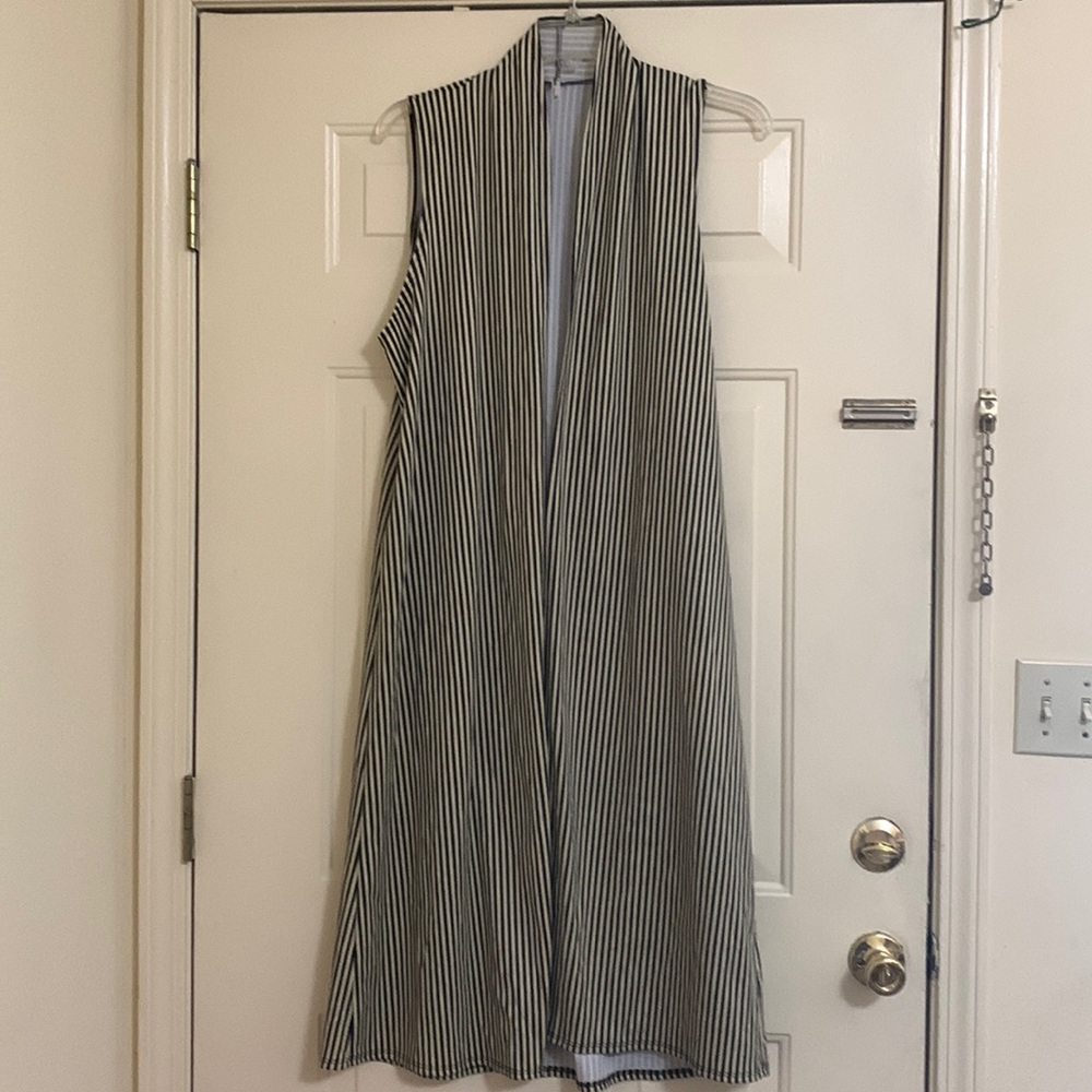 Sleeveless long vest